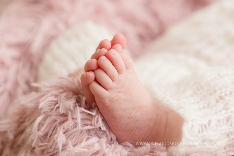 baby toes, pink