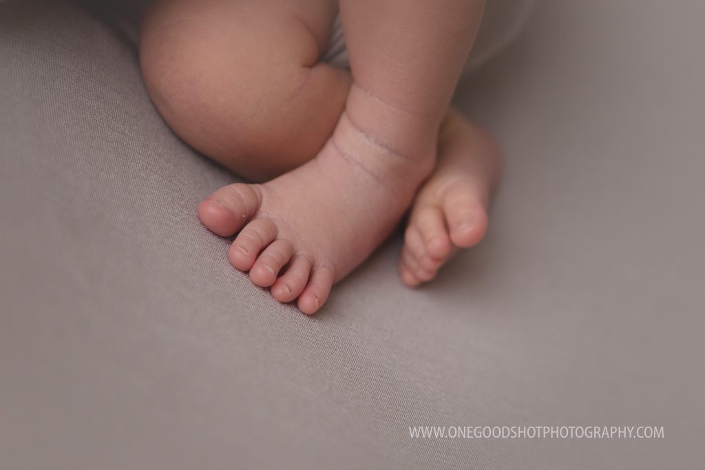 newborn girl feet,fresno photographer