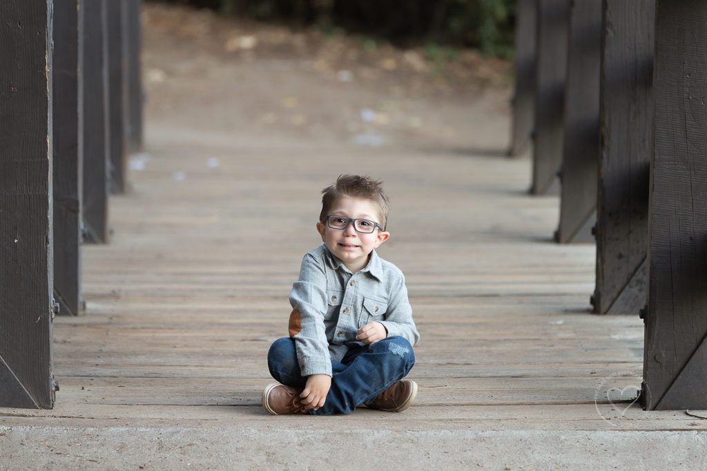 child photographer, fresno, Clovis, Woodward park, bridge, boy, 4 year