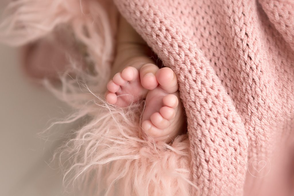 newborn girl, toes, baby feet, fresno newborn photographer