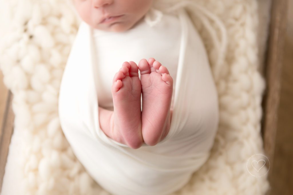 Newborn baby photographer, fresno, clovis, twin boy, feet