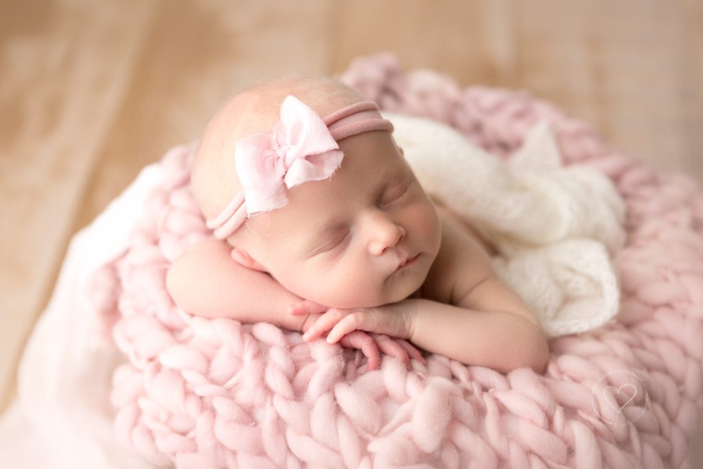 Newborn baby photographer, fresno, clovis, newborn girl, pink layers, head on hands, bucket pose