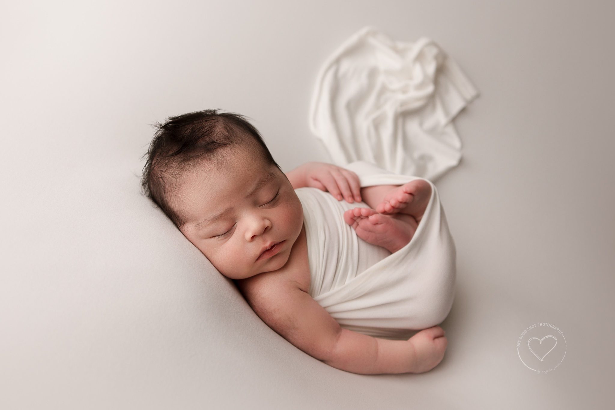 newborn baby boy, wrapped in white, huck Finn pose, Fresno, Clovis, photographer 