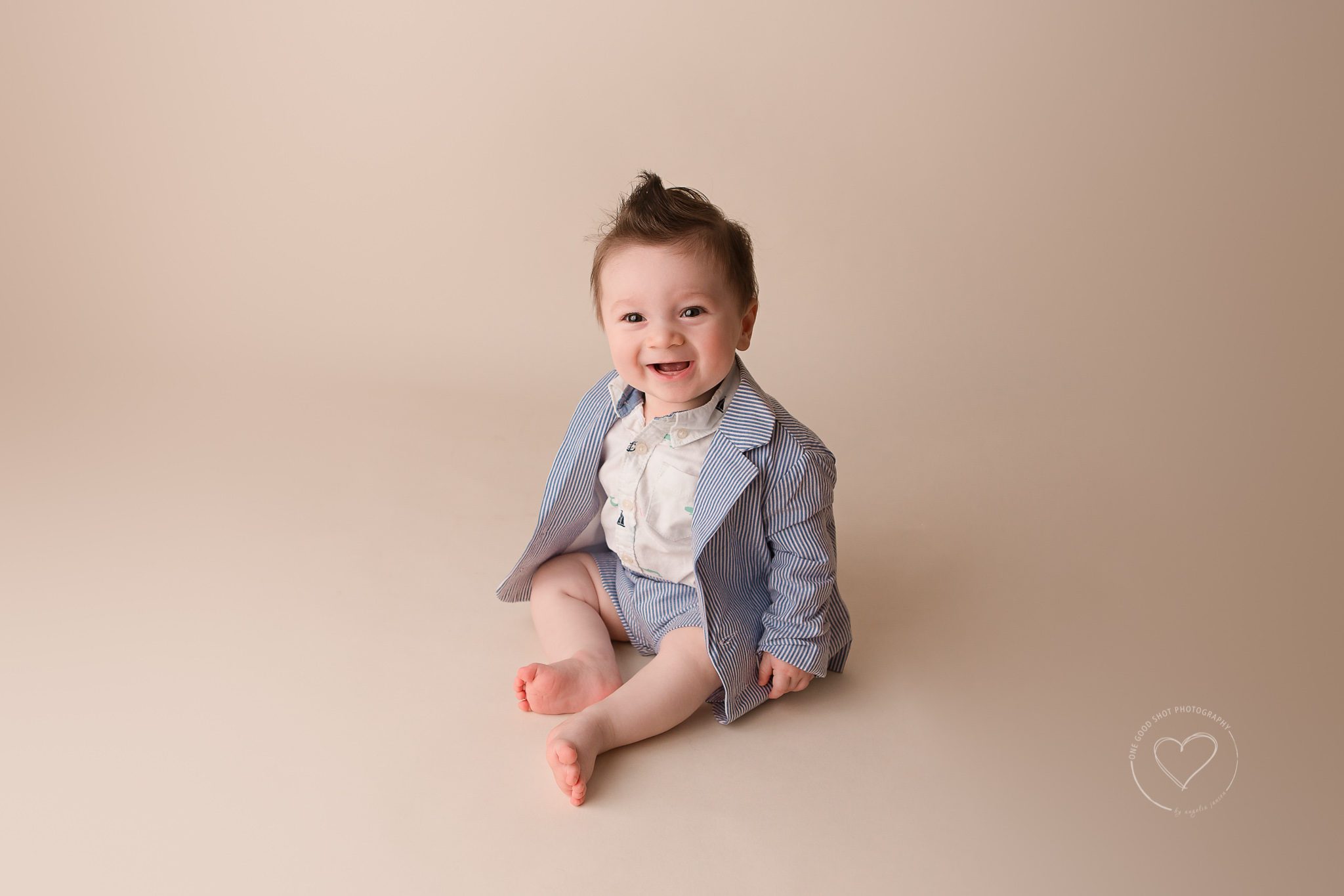 Fresno Baby photographer, 6 month boy, wearing a suit, sitting, smiling