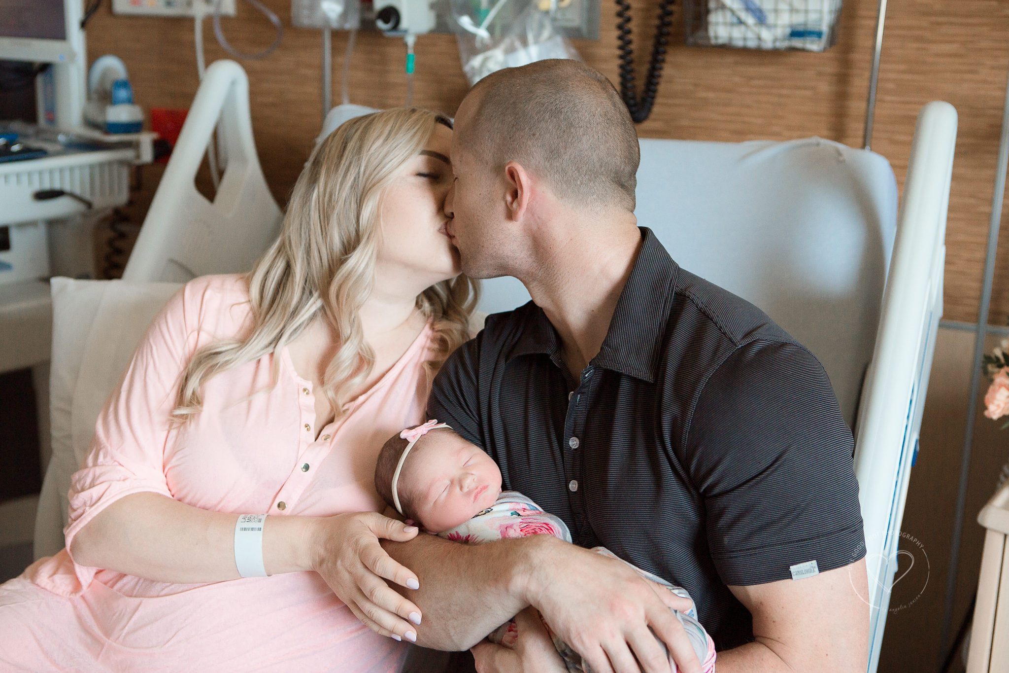 Fresh 48 photographer, Fresno, clovis, newborn, hospital, baby girl, in om and dads arms, kissing
