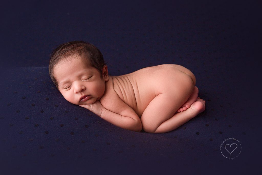 fresno newborn photographer, bum up pose, baby on navy backdrop