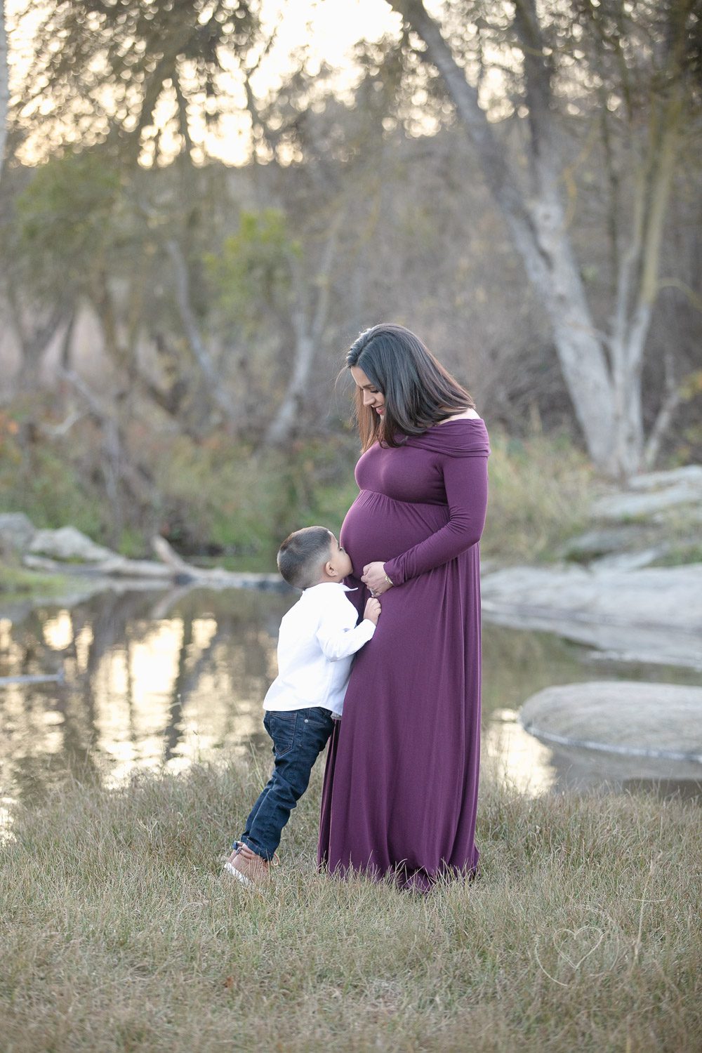 Child kissing Mom's Belly, Maternity Photos, Fresno Photographer