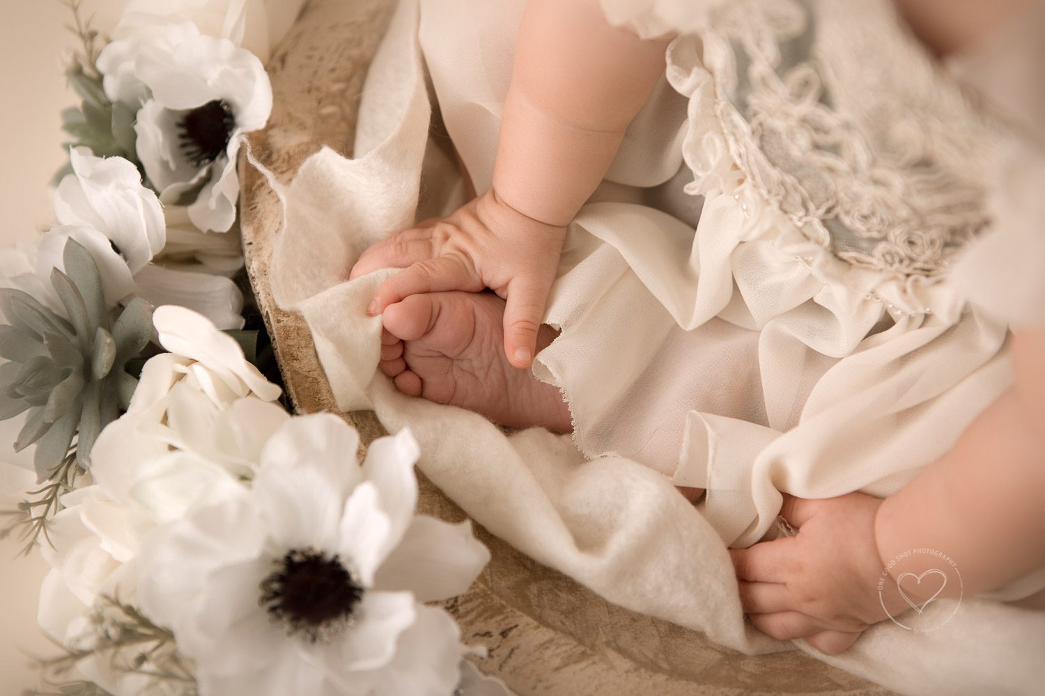 milestone photos, 6 month old baby girl, hands and feet, neutrals, florals, fresno, Clovis, photographer