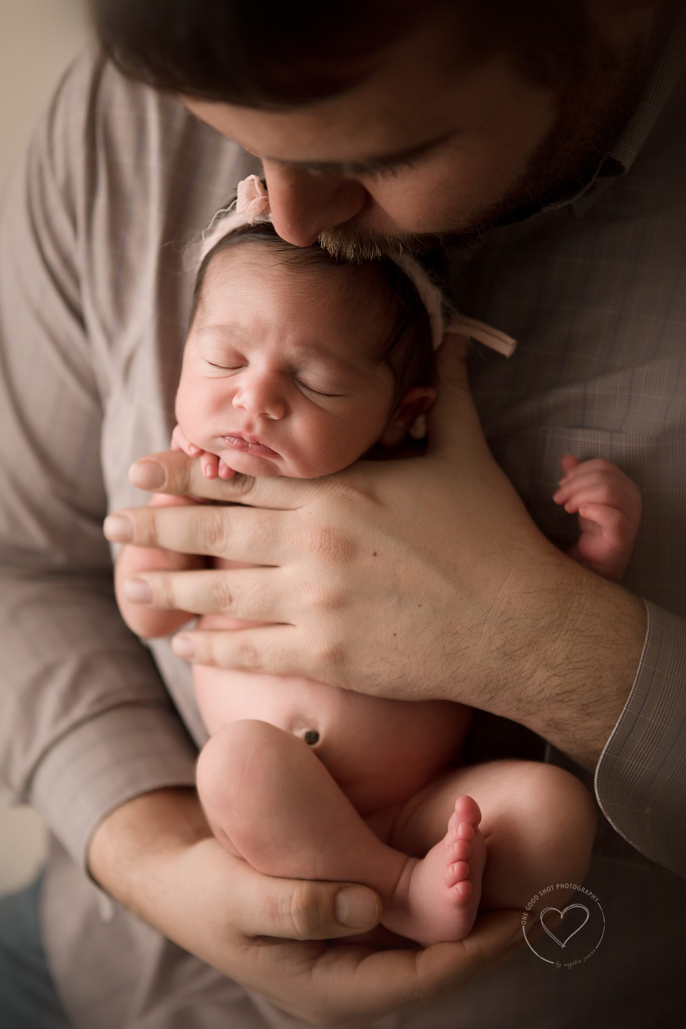 fresno clovis newborn photography, newborn girl in dad's hands