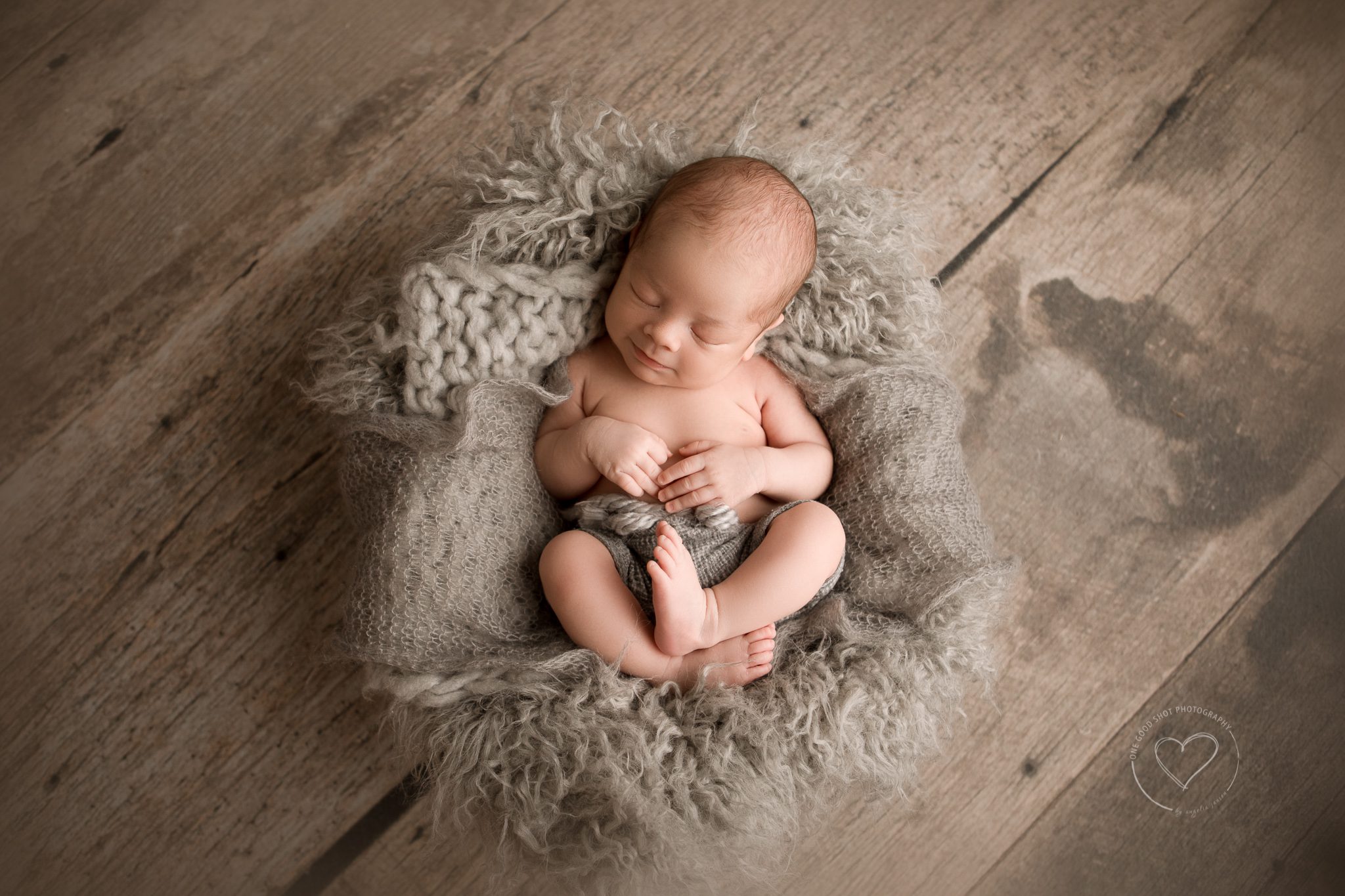 newborn baby curled I bowl, shot from above, all the pieces pose, fresno photographer
